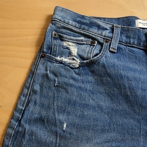 Abercrombie & Fitch High Rise Mom Jean Size 30/10. - Picture 8 of 13